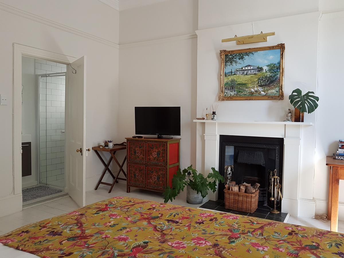 Gilmour Hill Bed & Breakfast Кейптаун Екстериор снимка